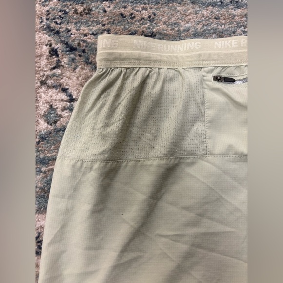 Men’s Nike green shorts - Picture 6 of 7